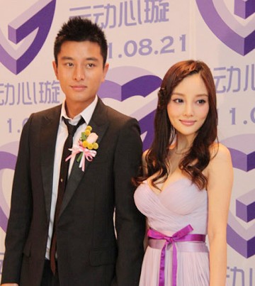 董璇高云翔婚礼:李小璐暴露装当伴娘