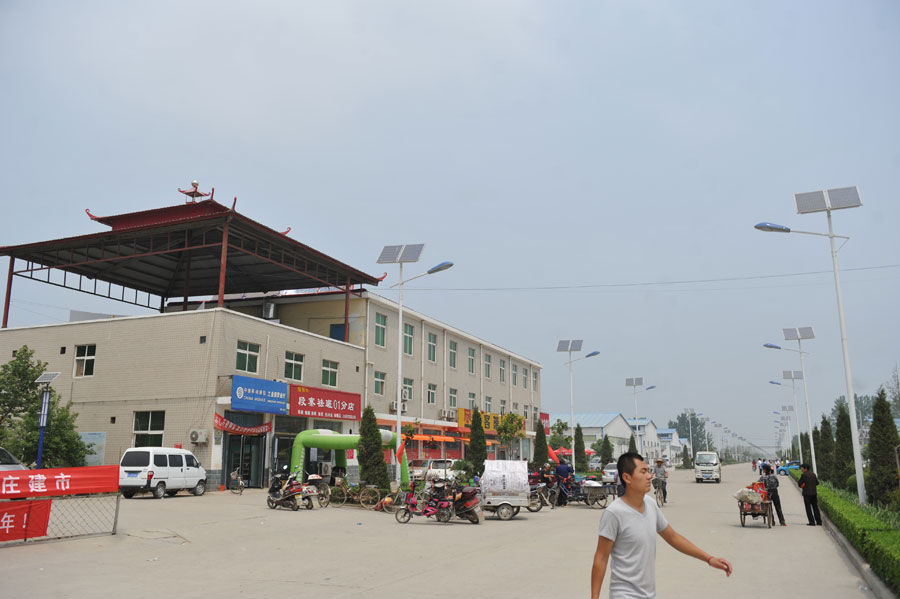 西辛庄"村级市"挂牌成立 探访"市容市貌"/组图