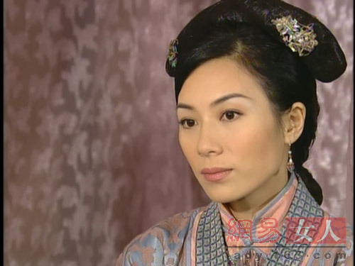 张可颐在《金枝欲孽》中扮演的安茜,就是丫鬟上位,她足智多谋,聪慧