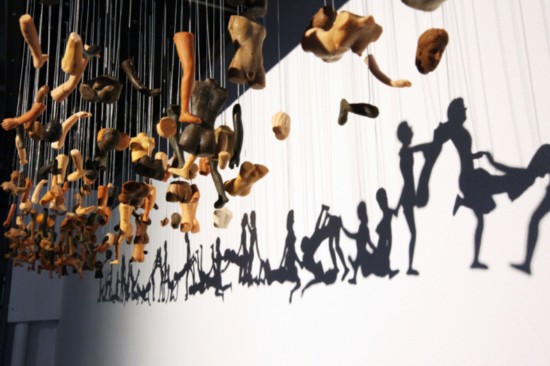 组图:韩艺术家巧妙运用光影将肢解人体做成完整春宫图