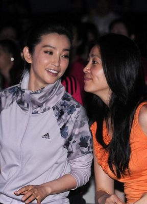 组图李冰冰妹妹李雪携爱子登封面附姐妹情深亲密照
