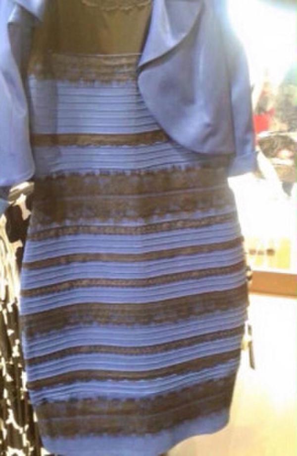 这裙子到底是白金色 还是蓝黑色?