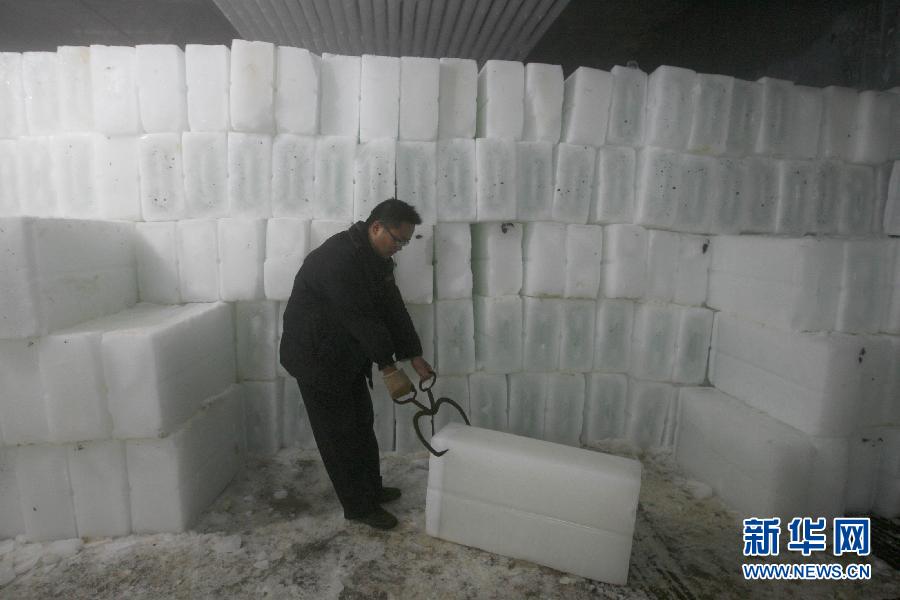 图文:实拍制冰厂!夏日里的"冰工厂"!