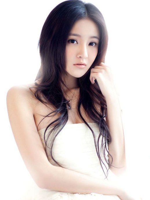 【图集大全】"明玉格格"刘雨欣性感写真 男人装大片hold住你!