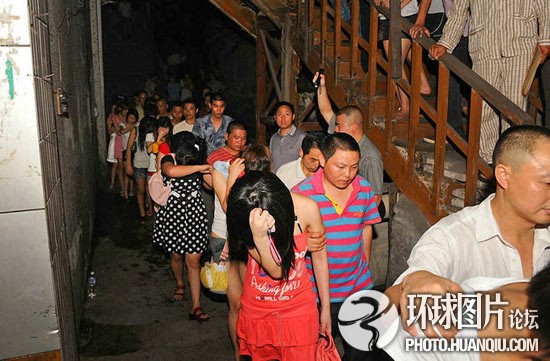 盘点2010年度扫黄风暴现场之最涉黄人员丑态百出图