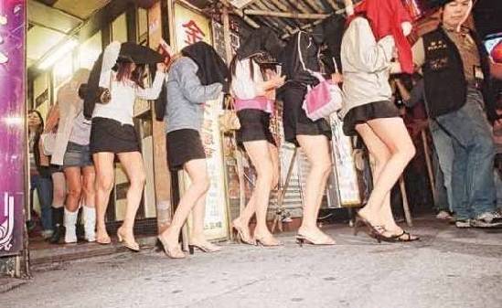 镜头下的"失足女" 赤贫沦落vs自暴自弃!/组图