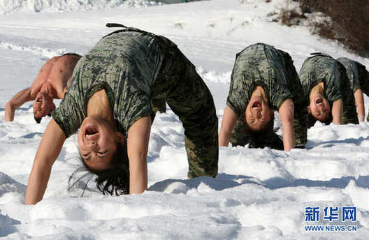 组图实拍韩国特种部队零下15摄氏度冬季裸身特训