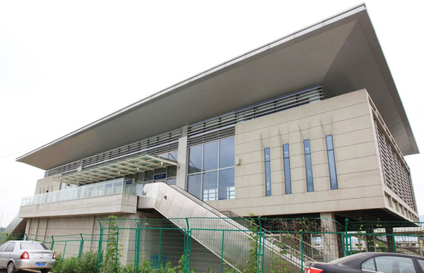 19日,记者探访江苏省南京市建成一年多,处于荒废状态的高铁紫金山东站