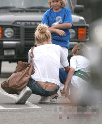 组图:绝版!女星公共场合出丑搞笑囧照