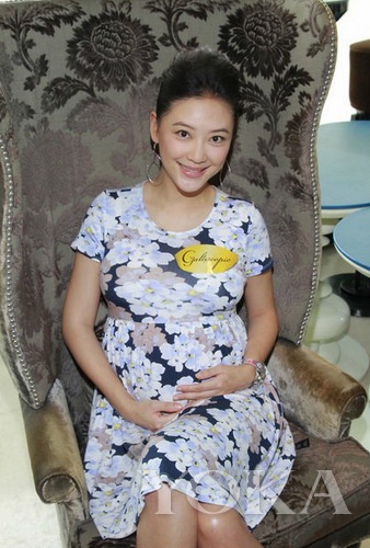 组图:孕妈也要拼时尚 应采儿姚晨大秀俏皮