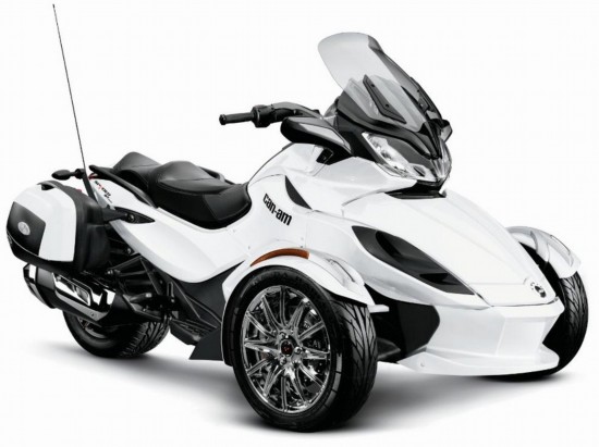 组图:潘霜霜晒庞巴迪三轮限量版敞篷跑车 附私拍写真