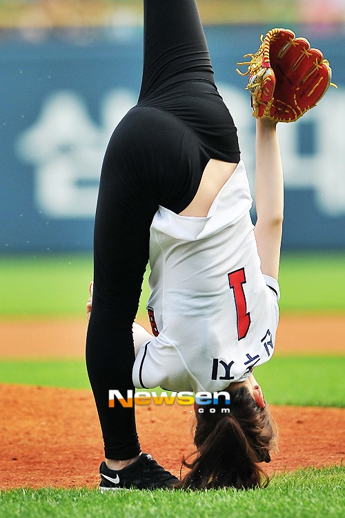 组图:韩国艺体美女秀360度开球 前凸后翘大秀身材