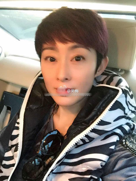 47岁张敏近照曝光 大露香肩女神气质依旧(组图)